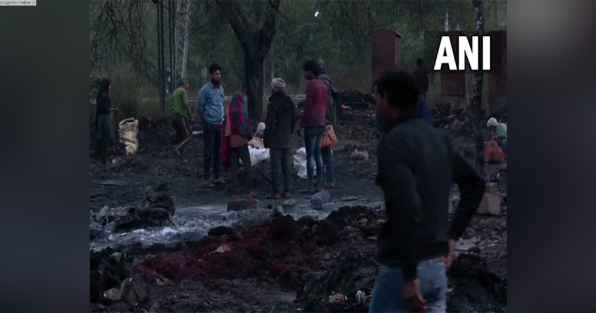 Massive fire erupts in slums of Delhi's Punjabi Bagh area